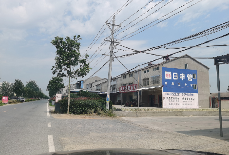 叶县如何能保证墙体广告的醒目性？