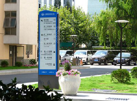 叶县哪些因素影响宣传栏的制作？